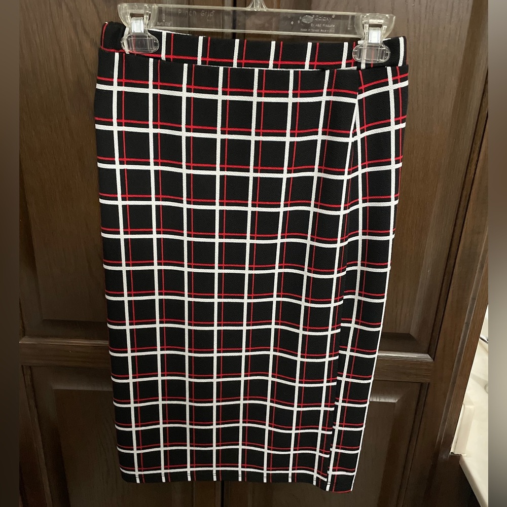 Black red and white grid pattern midi skirt